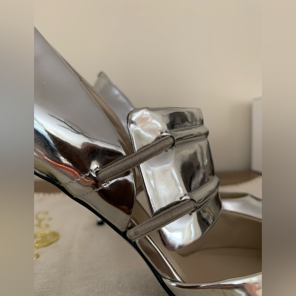 Kenneth Cole Stiletto Shoes: Silver Mirror, Wide Stretchy Front Strap. Size 9.5 - Picture 9 of 13